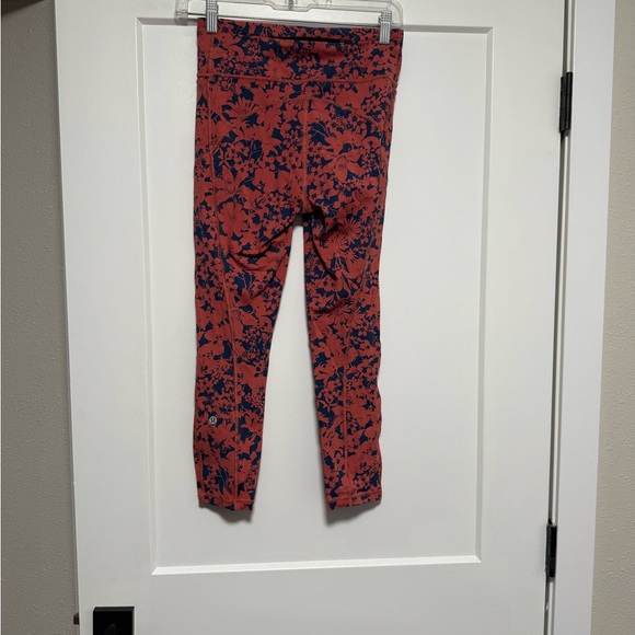 Lululemon Final Lap Crop *23" Size 6 - Picture 4 of 6